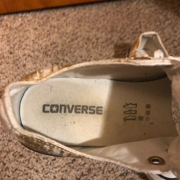 UNIQUE Shiny Gold and White size 9 Converse - Picture 4 of 5